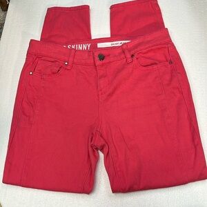 DKNY Skinny Soho Jeans. EUC. Size 4 in Pink. Straight leg.